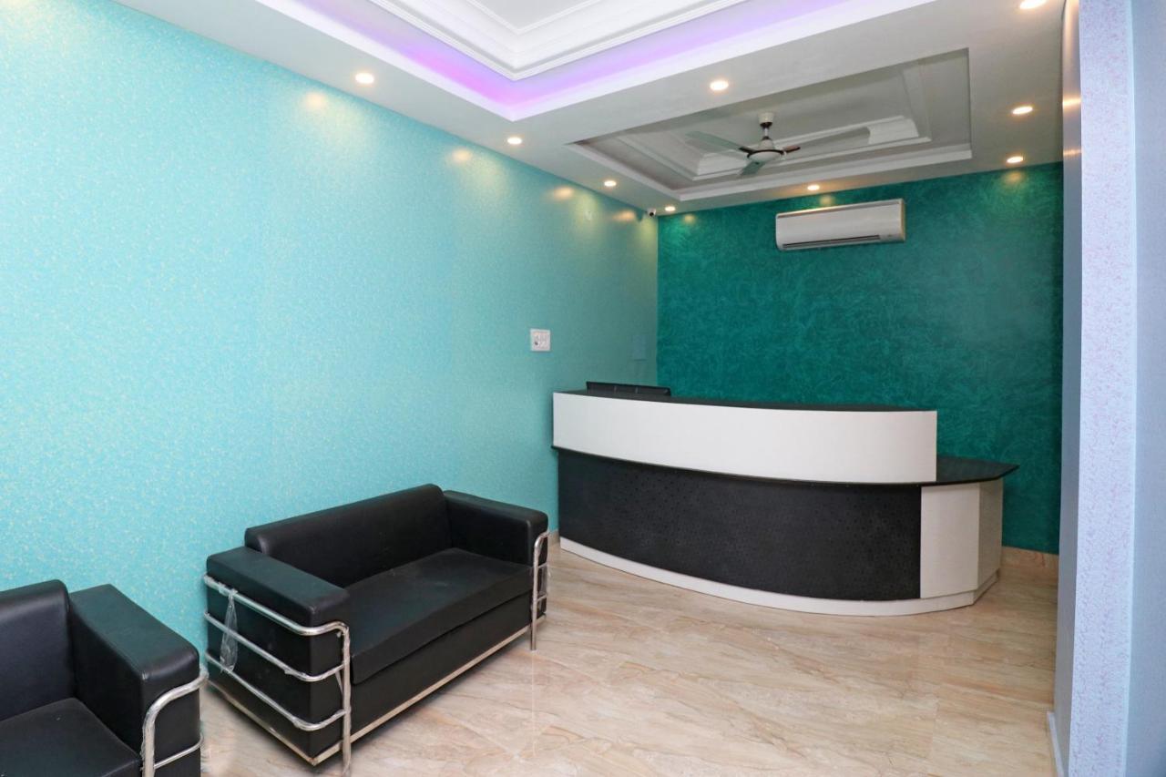 Oyo 25130 Hotel Royal Inn Νέο Δελχί Εξωτερικό φωτογραφία