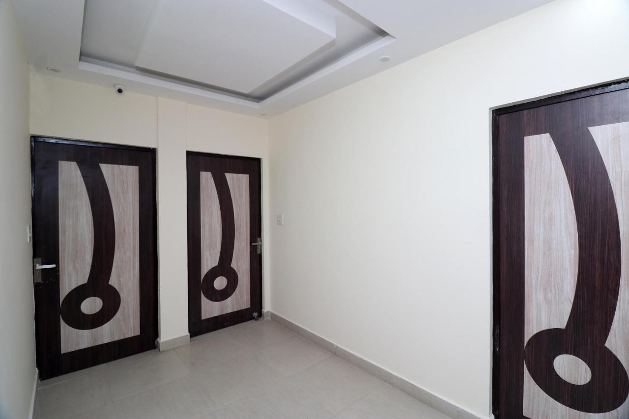 Oyo 25130 Hotel Royal Inn Νέο Δελχί Εξωτερικό φωτογραφία